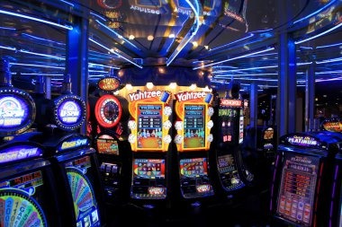 Gates of Olympus cascading reels and multiplier display on maxwin roket303